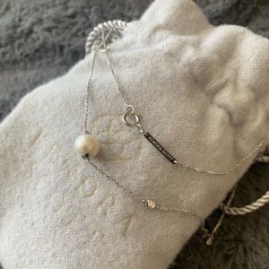 Kendra Scott, fine Jewelry. Cathleen 14k white gold pendant necklace in pearl.